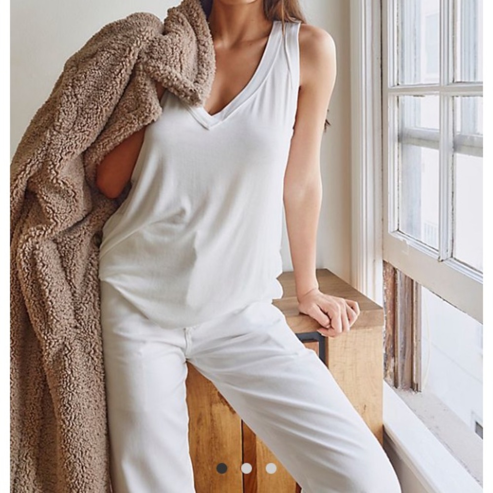 NWT☀️FREE PEOPLE☀️ WHITE/CREAM MOON DANCE V-NECK
